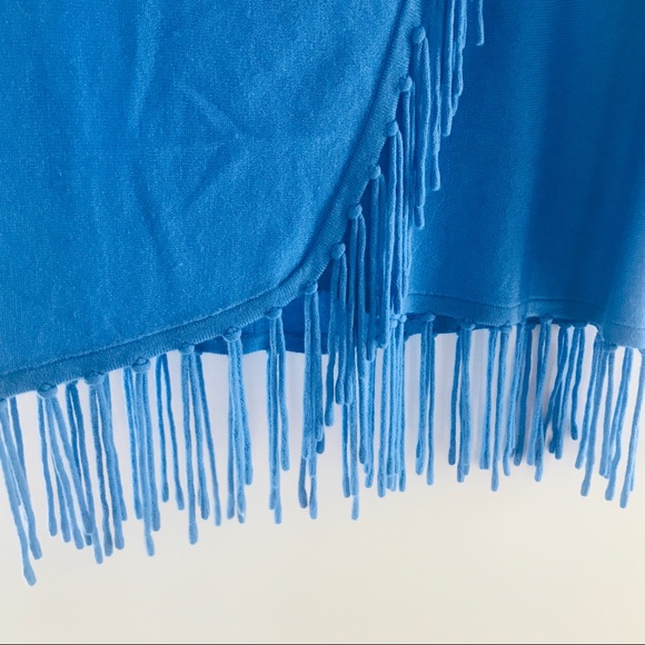Draper’s & Damon’s Powder Blue Asymmetrical Fringe - Picture 3 of 9